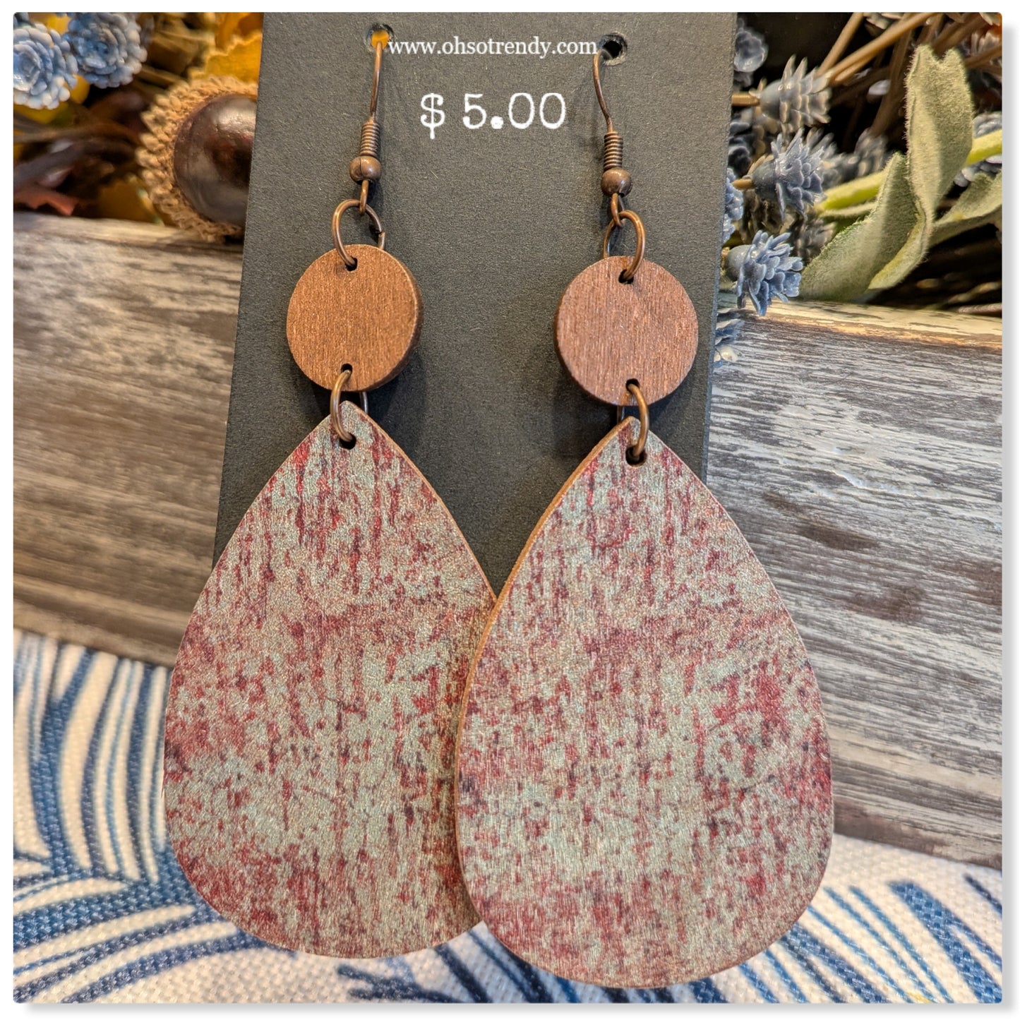 DROP EARRINGS