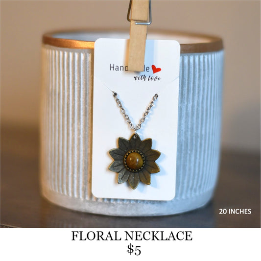 FLORAL NECKLACE