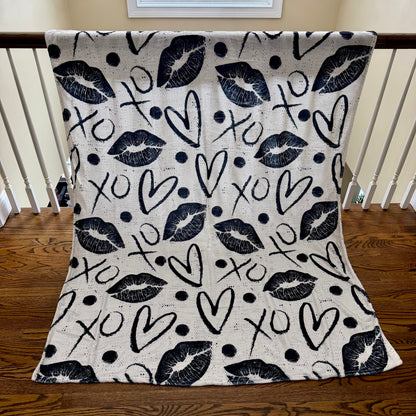 Blanket - XO Heart Lips