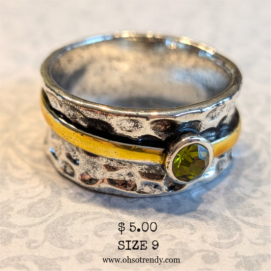 GREEN ZIRCON HAMMERED RING